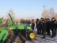 “Чананы – җәй, арбаны кыш  әзерлик”, —  диделәр семинарда катнашучылар, басу эшләренә  техниканы сыйфатлы итеп  ремонтлау турында киңәш  кордылар